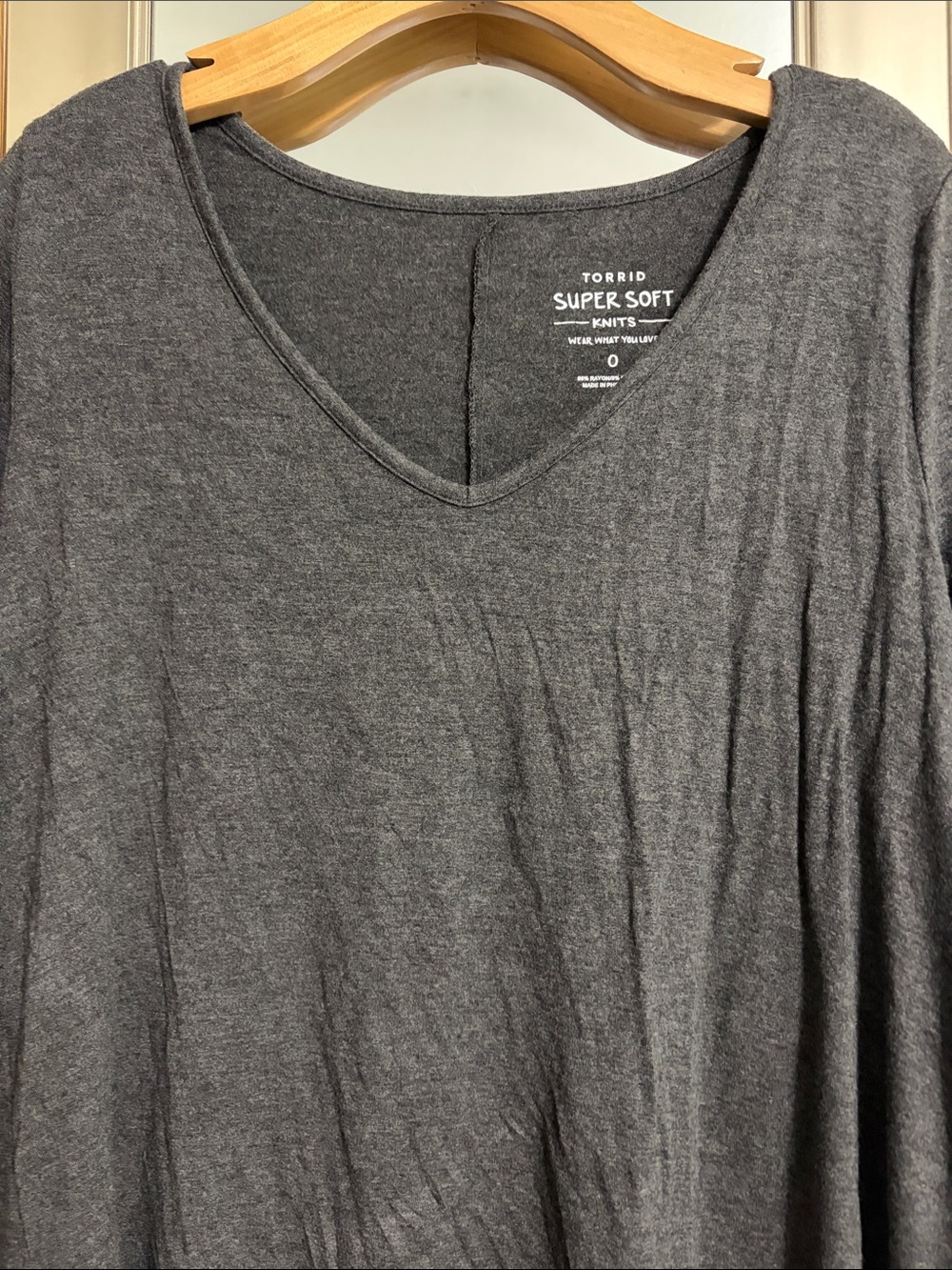 torrid super soft knits size 0 Large 12 Charcoal V-Neck Short Sleeve Tee - Picture 2 of 7